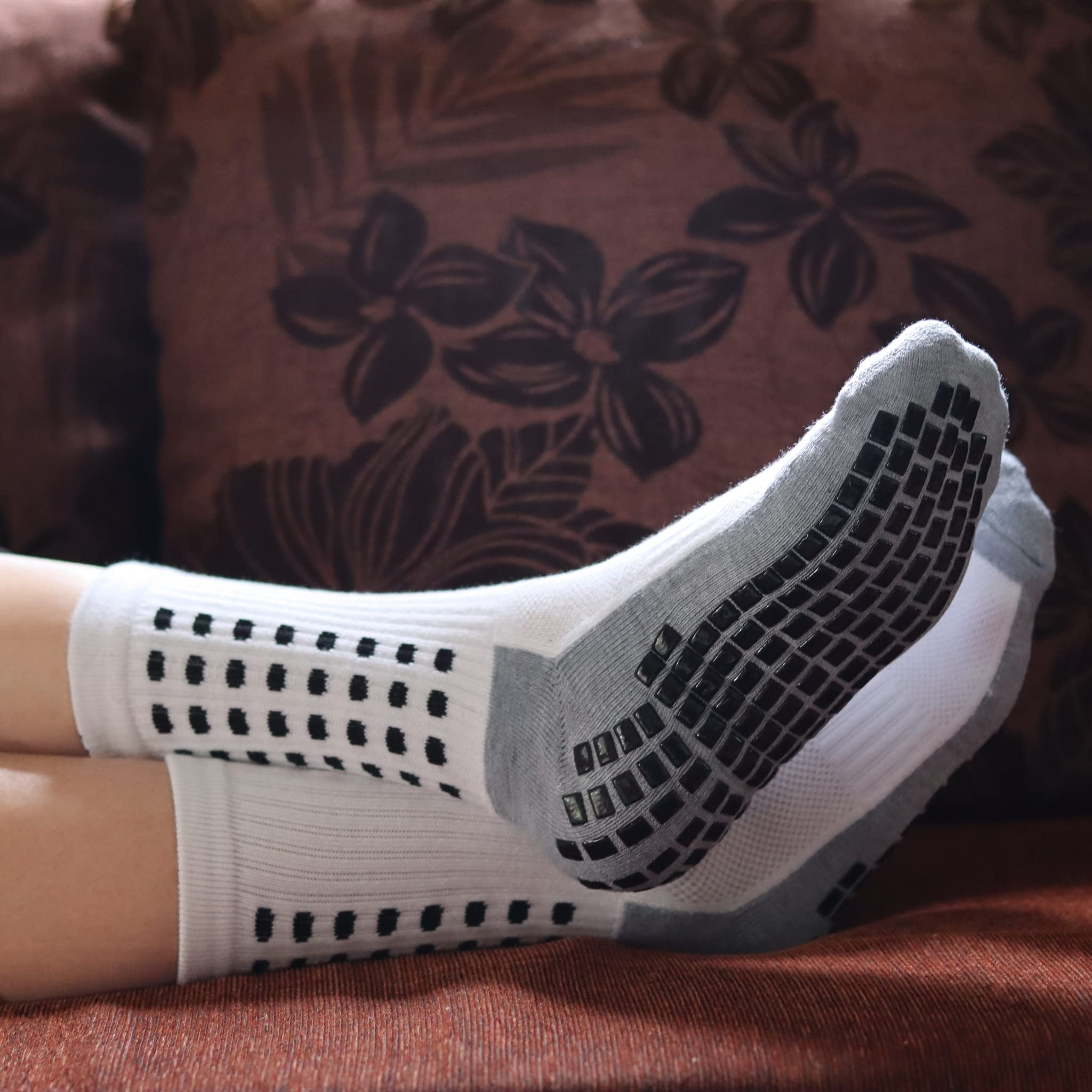 RATIVE Anti Slip Non Skid Slipper Hospital Crew Socks with grips for Adults Men Women (3 pairs-white)